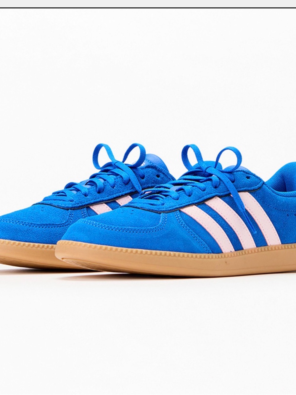adidas women’s sz 8 Blue Sneakers with Pink Stripes and Gum Sole